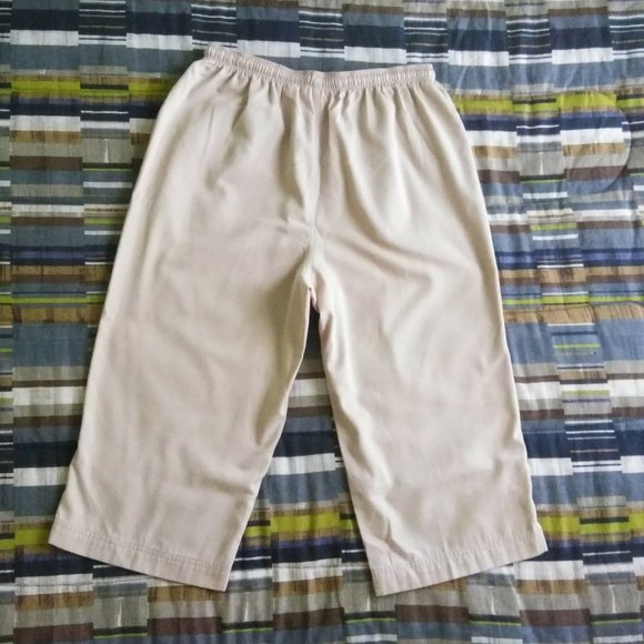 Paradise Bay Petites Tan Capris - Picture 2 of 8